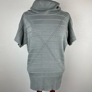JW Style Gray Short Sleeve Cowl Neck Sweater Top Size S EUC